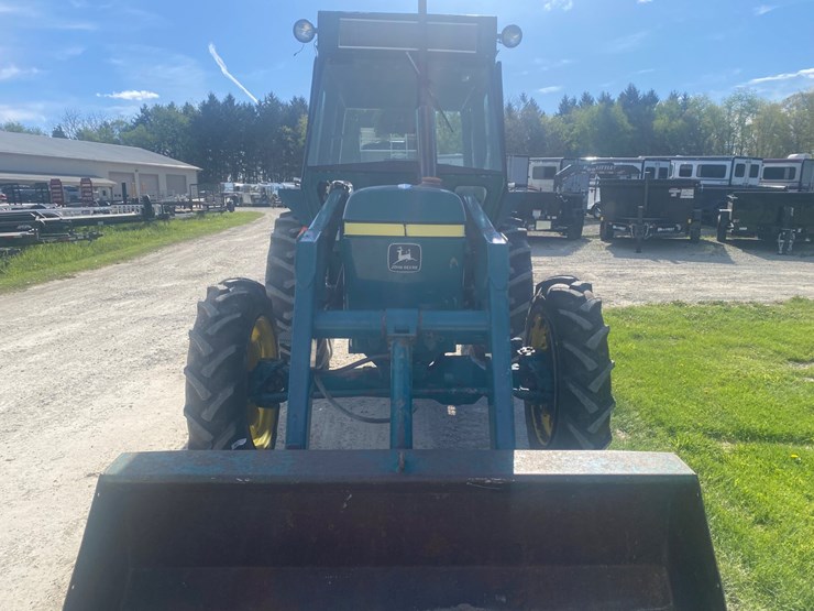 john-deere-2040-image-2