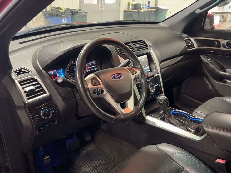 2015-ford-explorer-limited-image-18