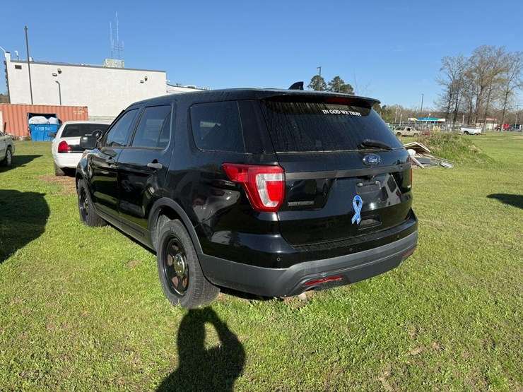 2016-ford-explorer-image-4