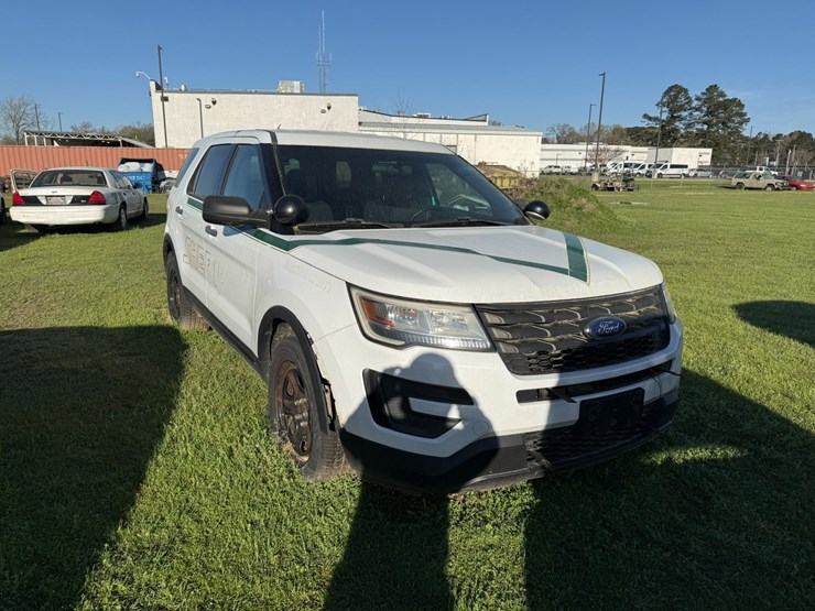 2016-ford-explorer-image-2