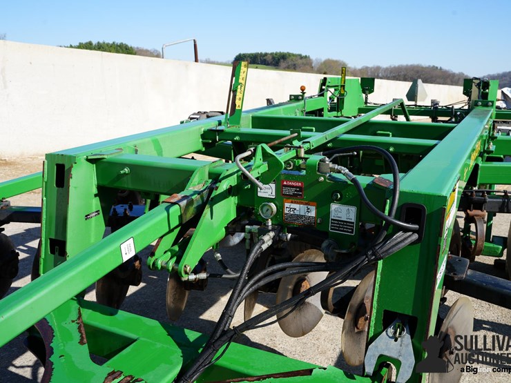 2011-john-deere-2700-image-16