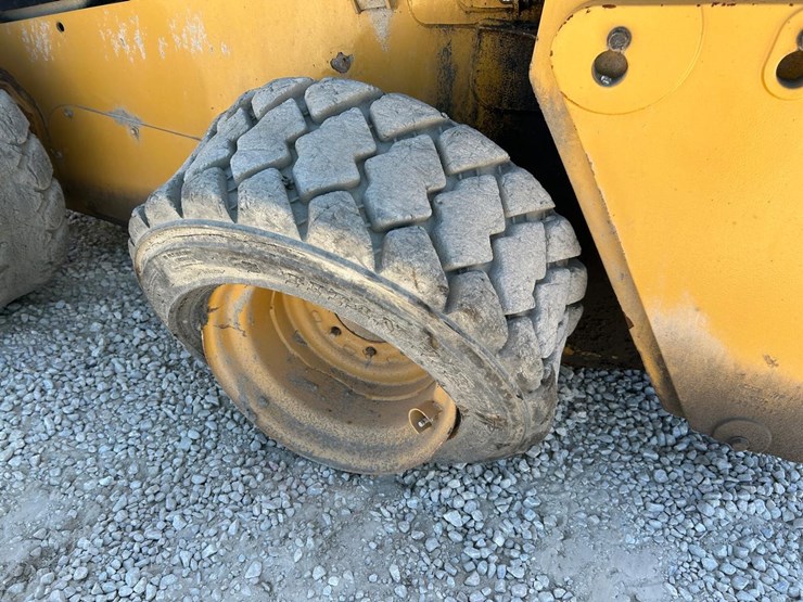 2017-caterpillar-232d-image-14
