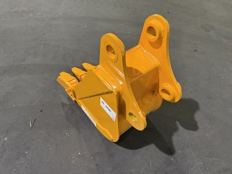 2026-caterpillar-305-image-3