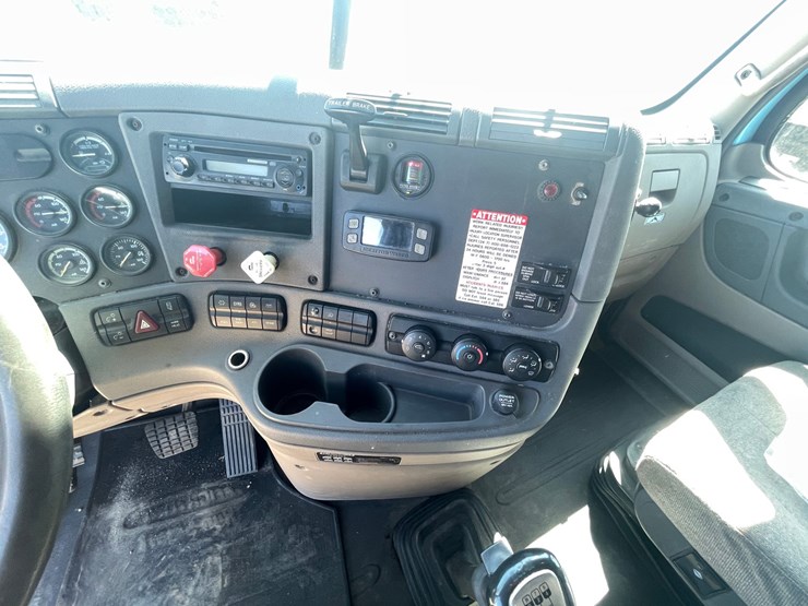#202-•-2013-freightliner-cascadia-semi-tractor-(title-in-delay)-(denmark,-wi)-image-62