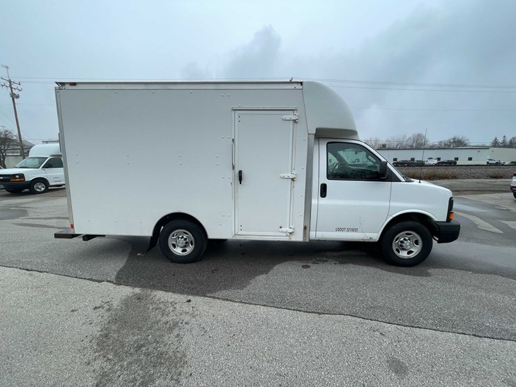 2016-chevrolet-3500-image-4