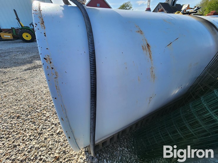 1000-gal-fuel-tank-&-pump-image-7
