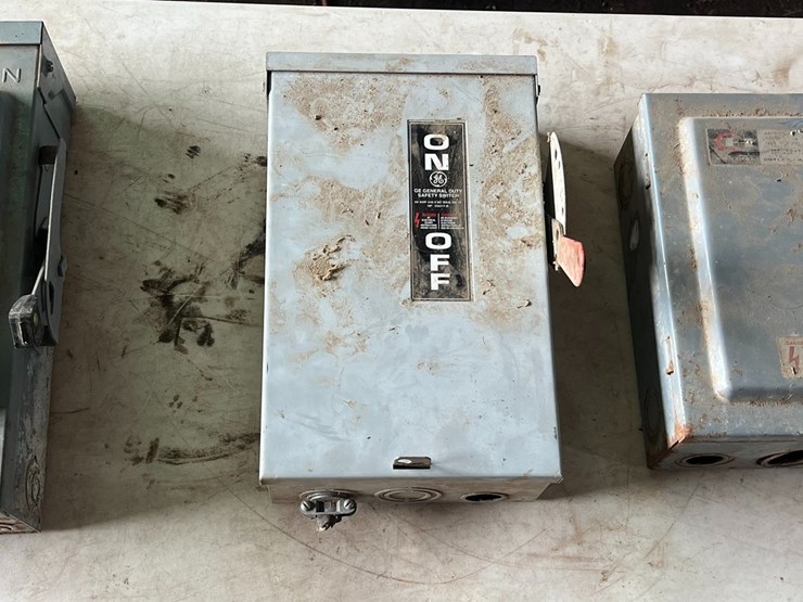 #9634-•-(3)-electrical-boxes-image-1