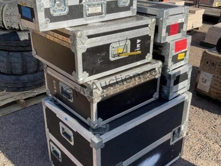 pallet-of-asst-equipment-transport-cases-image-4