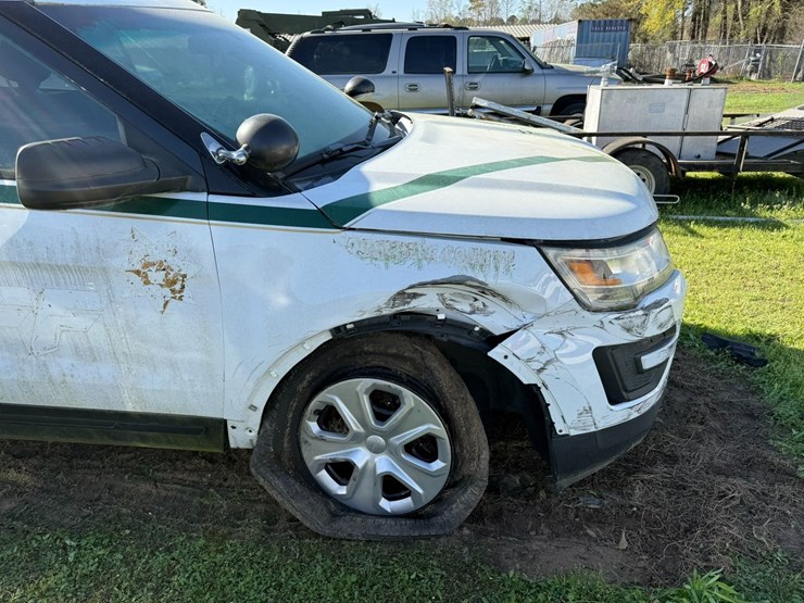 2016-ford-explorer-image-9