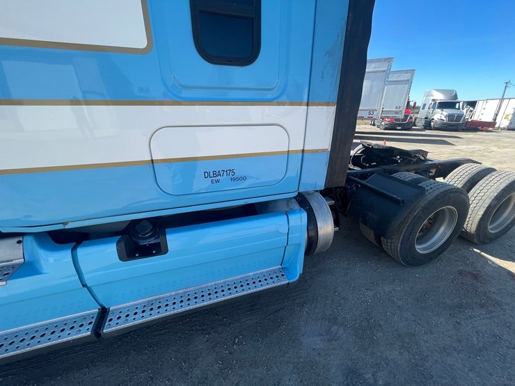 #202-•-2013-freightliner-cascadia-semi-tractor-(title-in-delay)-(denmark,-wi)-image-21