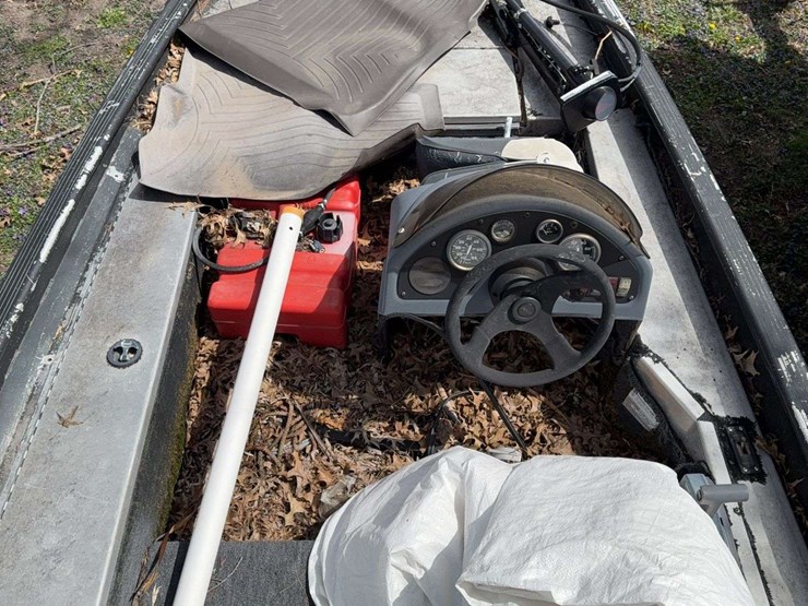 2001-xpress-16ft-boat-image-11