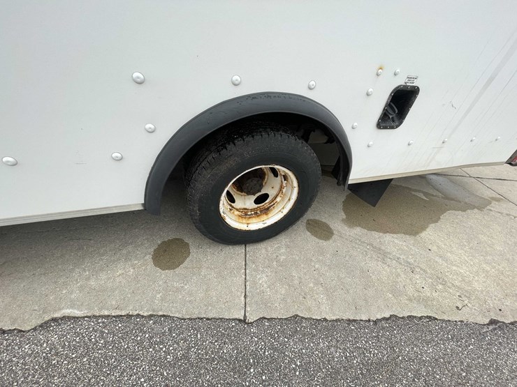 2017-ford-e450-image-23