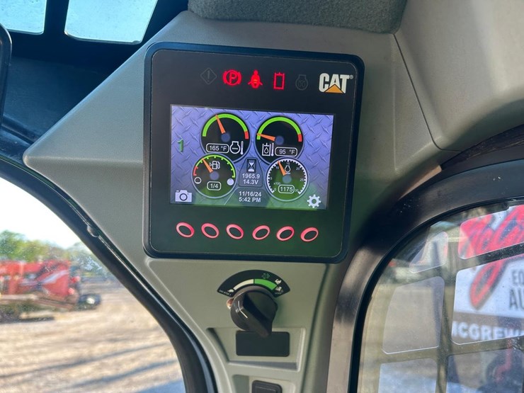 2019-caterpillar-242d-image-20