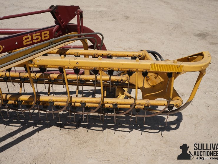 new-holland-258-image-12