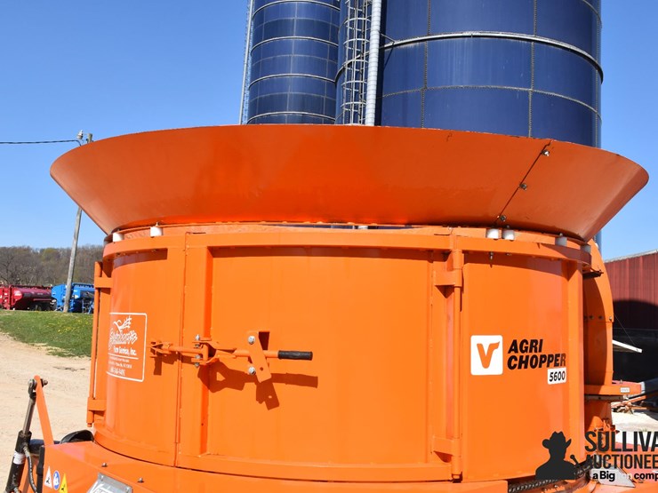 2023-valmetal-5600-pull-type-bale-chopper-image-11