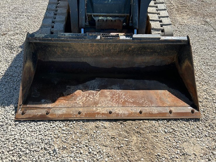 deere-323d-image-9
