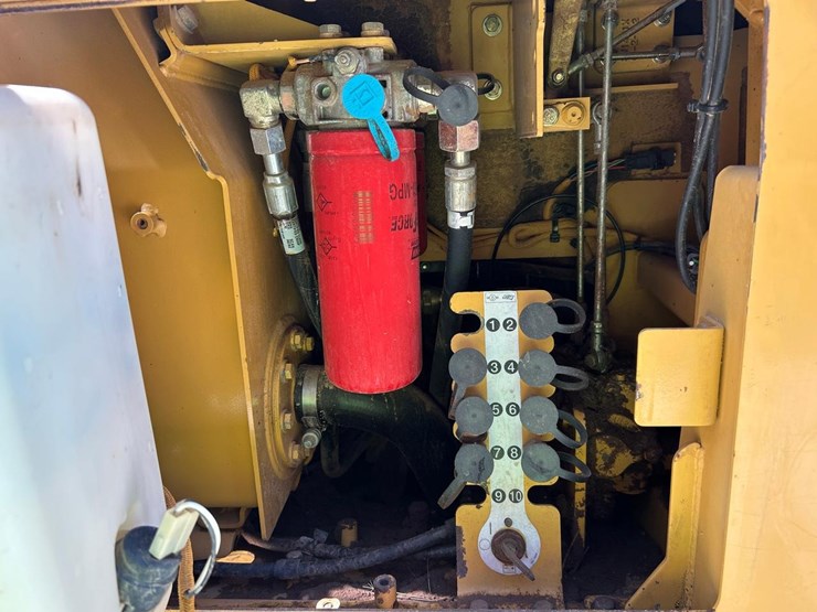 caterpillar-d5g-xl-image-15