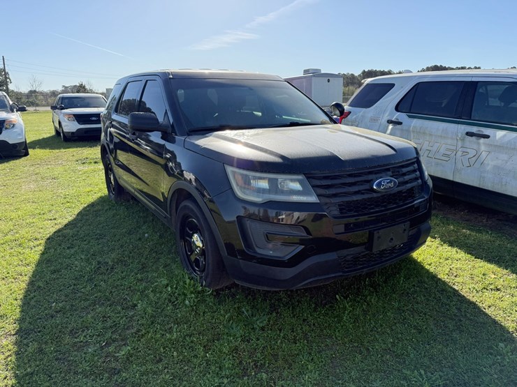2016-ford-explorer-image-2