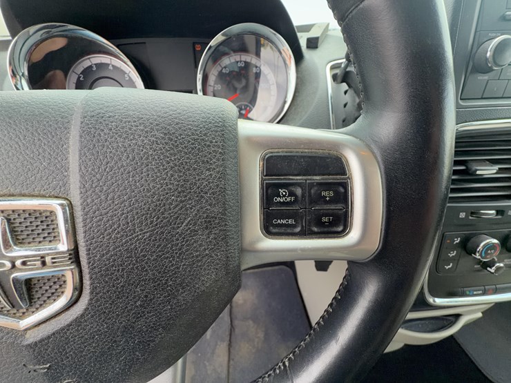 2015-dodge-grand-caravan-image-13