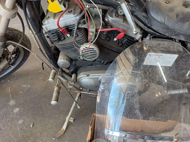 1987-harley-davidson-sportster-883-1987-harley-davidson-883---parts-included,-windshield,-tank-and-oem-petcock,-misc.-image-3