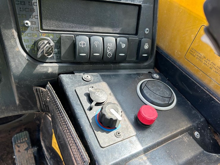 2018-jcb-525-60-image-19