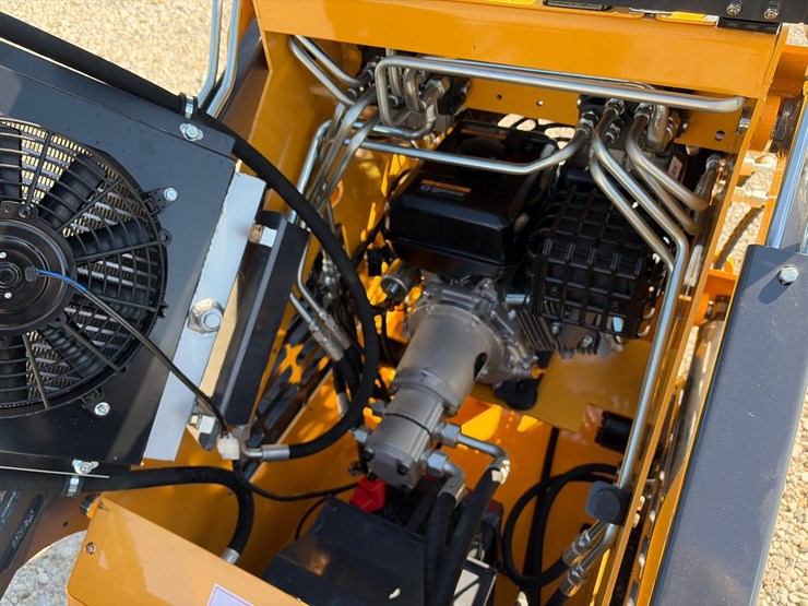 #204-•-unused-2026-zjg-zj-380-mini-skid-steer-loader-image-7