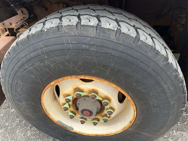 2015-freightliner-114sd-image-9