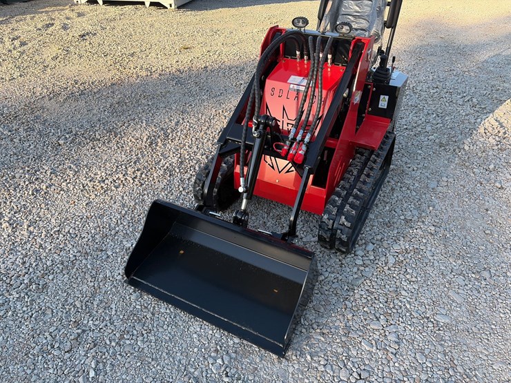 #222-•-unused-2026-ssl580-ride-on-skid-steer-loader-image-2
