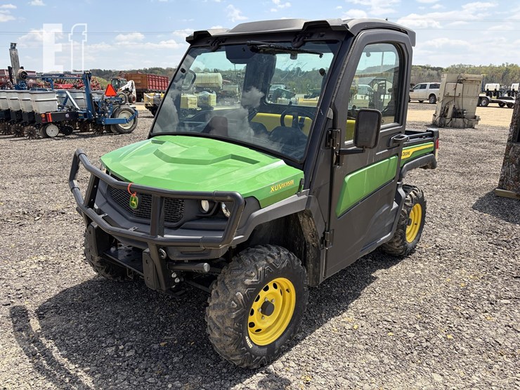 john-deere-gator-xuv-835m-image-1