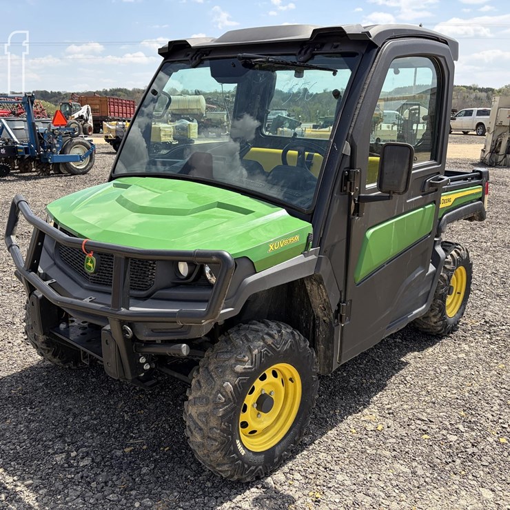 JOHN DEERE GATOR XUV 835M