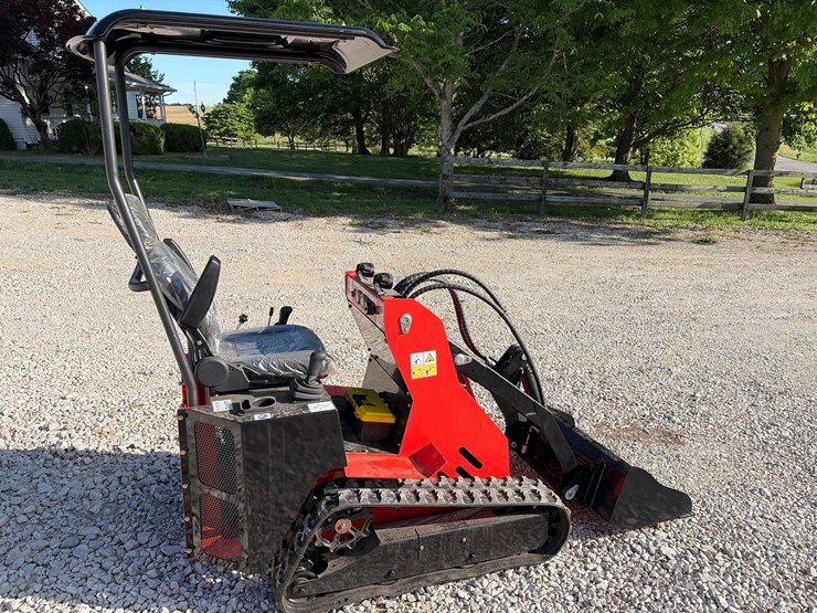 #221-•-unused-2026-ssl580-ride-on-skid-steer-loader-image-2