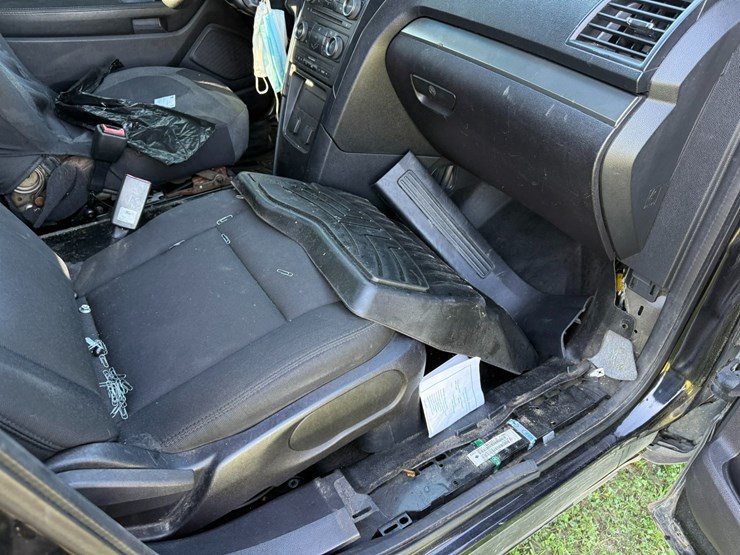 2016-ford-explorer-image-25