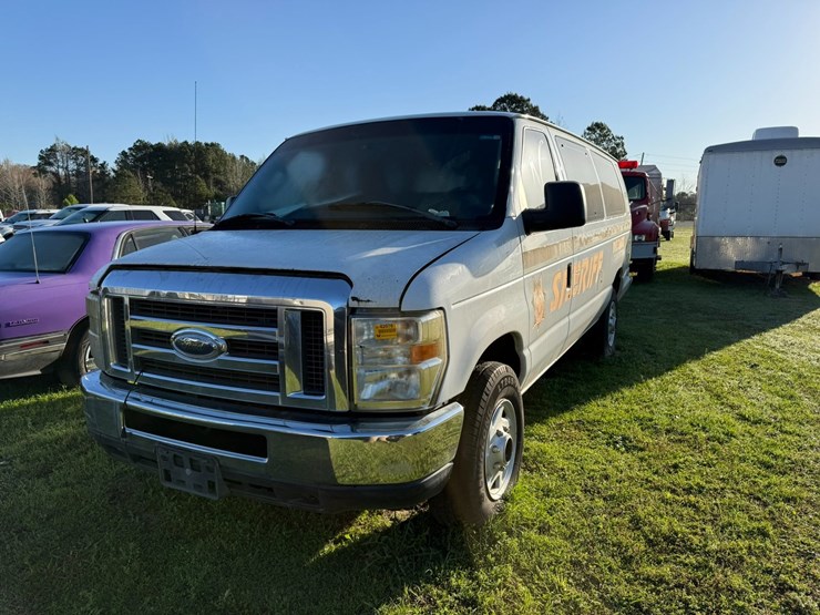 2014-ford-e350-image-1
