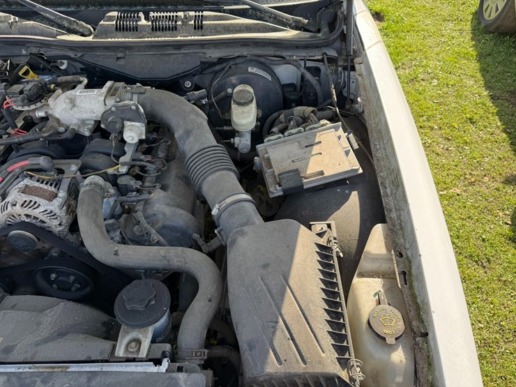 #42085-•-2010-ford-crown-victoria-sedan-vin:-2fabp7bv6ax138575-image-19