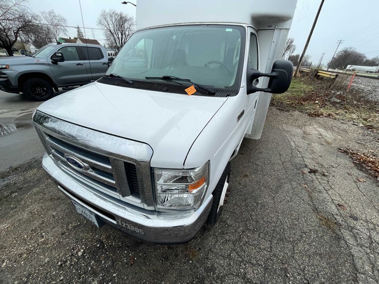 2016-ford-e450-image-16
