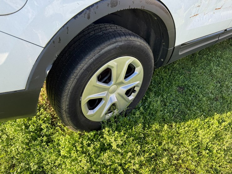 2015-ford-explorer-image-10