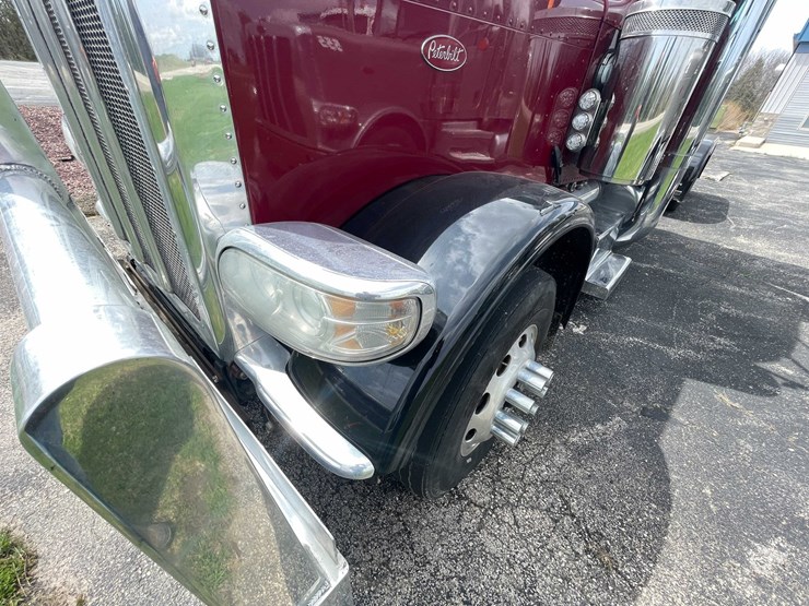 #200-•-2020-peterbilt-semi-tractor-(has-wi-title)-(denmark,-wi)-image-13