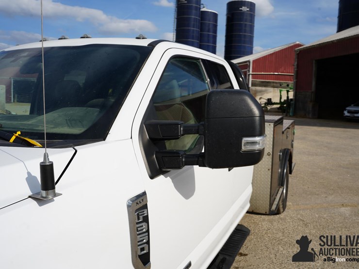 2021-ford-f350-xlt-image-13