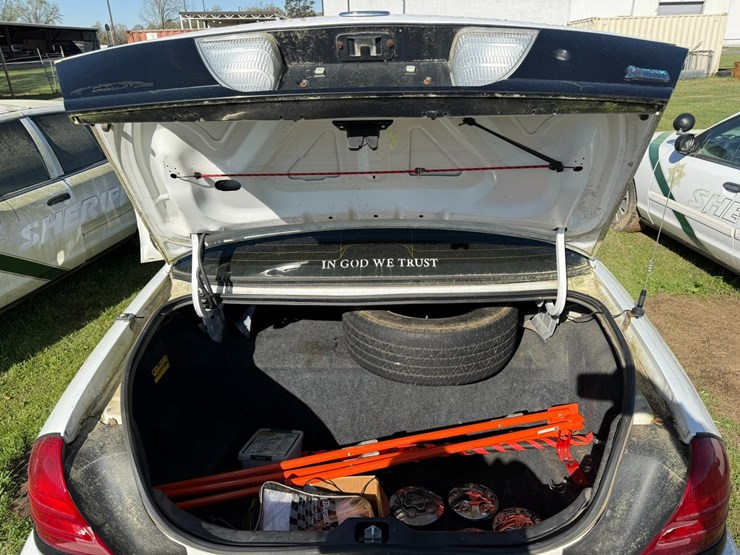 #42085-•-2010-ford-crown-victoria-sedan-vin:-2fabp7bv6ax138575-image-22