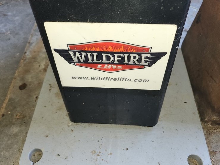 #4000-•-wildfire-9000lb-auto-lift-(mauston,-wi)-image-12