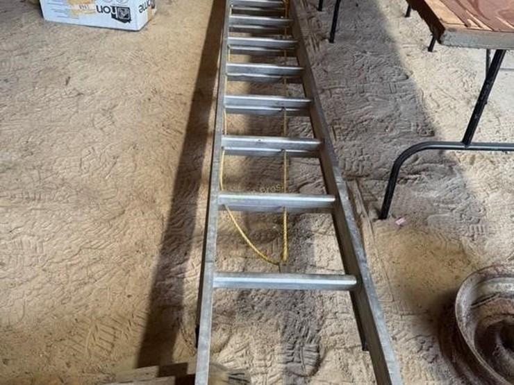 keller-24'-extension-ladder-image-1