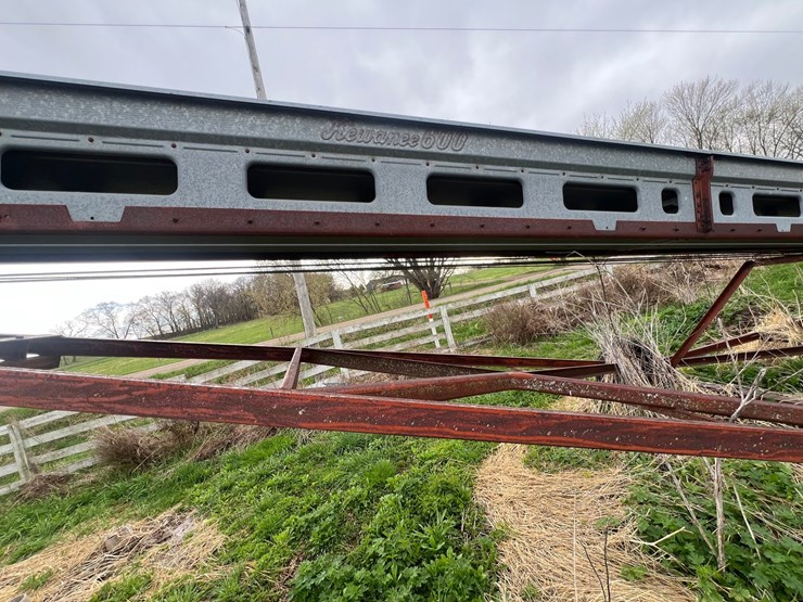 #9586-•-62'-kewanee-hay-and-grain-elevator-with-10'-drag-image-12