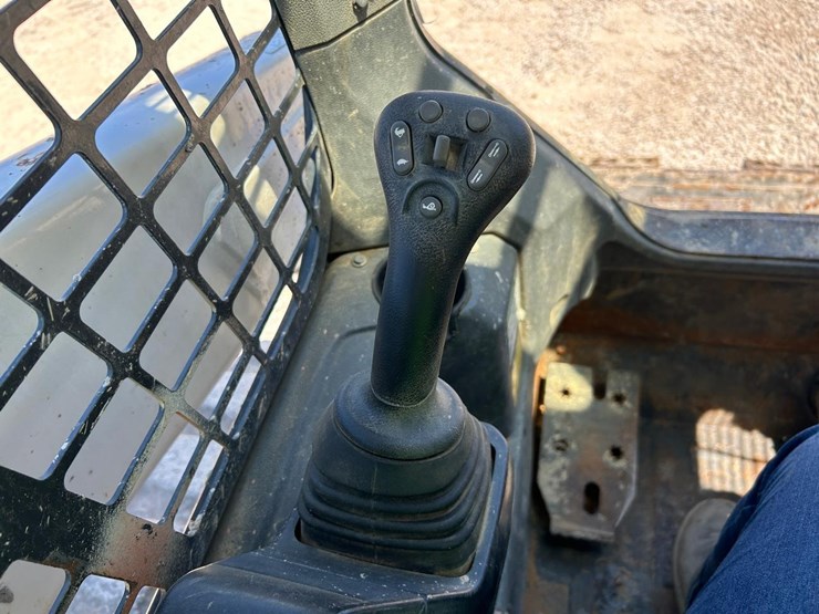 2021-bobcat-t66-image-25