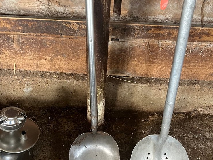 #9622-•-stainless-shovels-and-bone-saw-image-4