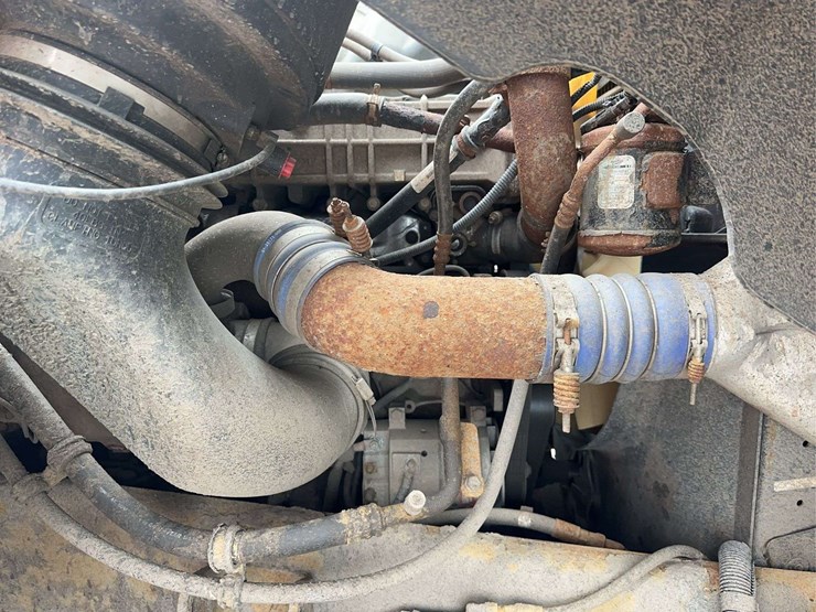 2015-freightliner-114sd-image-15