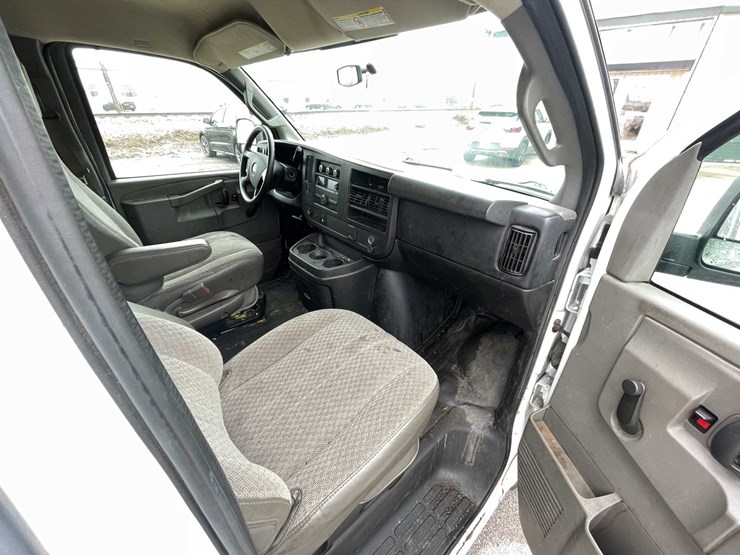 2016-chevrolet-3500-image-45