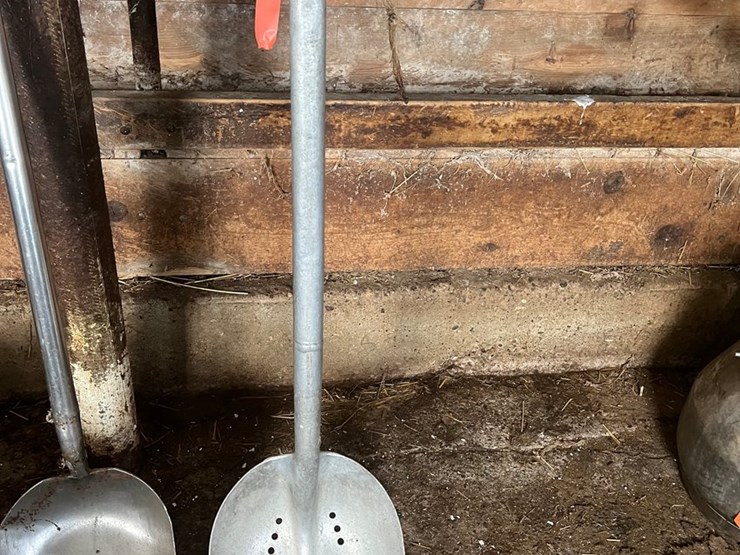 #9622-•-stainless-shovels-and-bone-saw-image-3