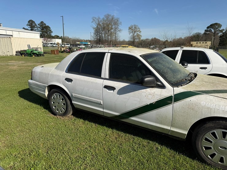 #42084-•-2011-ford-crown-victoria-sedan-vin:-2fabp7bv6bx160559-image-9