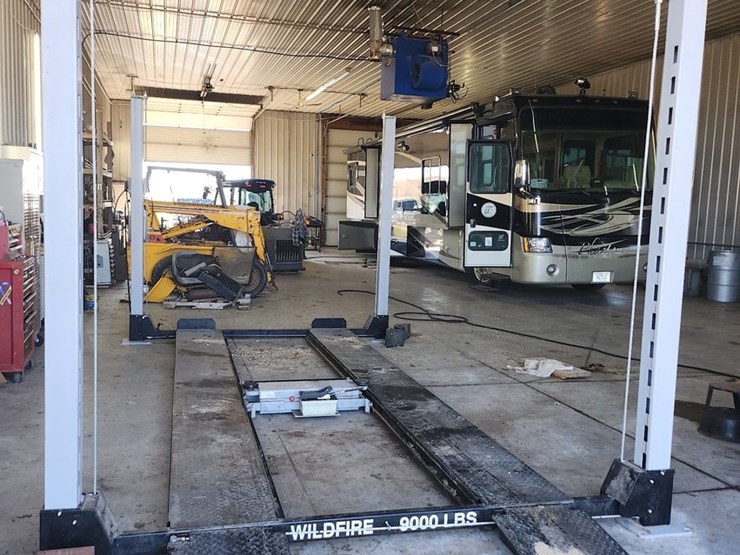 #4000-•-wildfire-9000lb-auto-lift-(mauston,-wi)-image-4