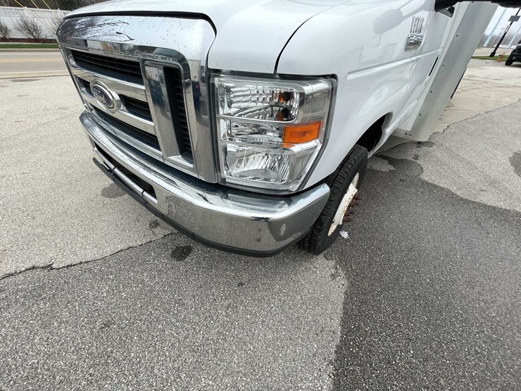 2017-ford-e450-image-13